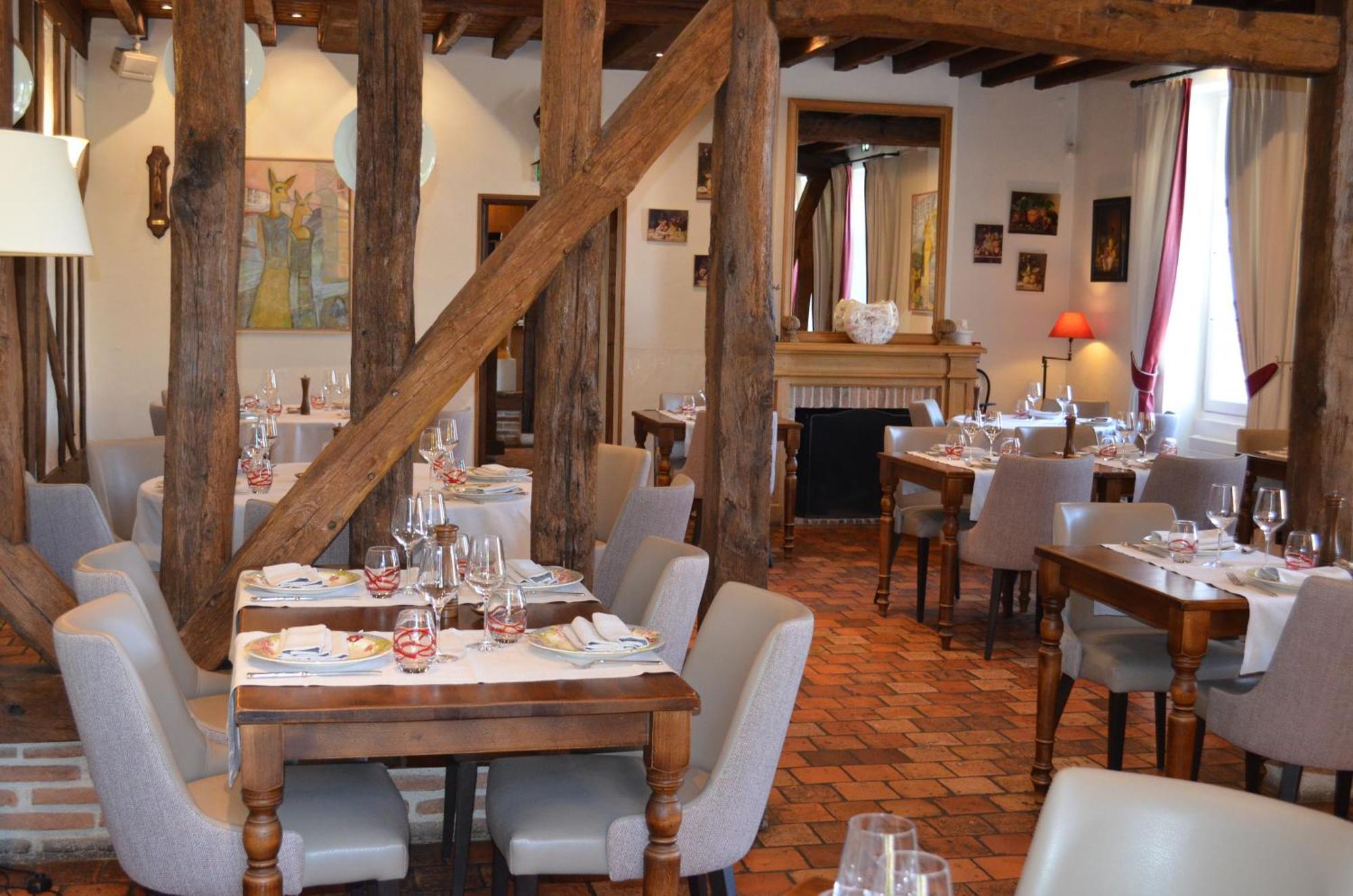 Auberge du Cheval Blanc Yvoy-le-Marron Buitenkant foto
