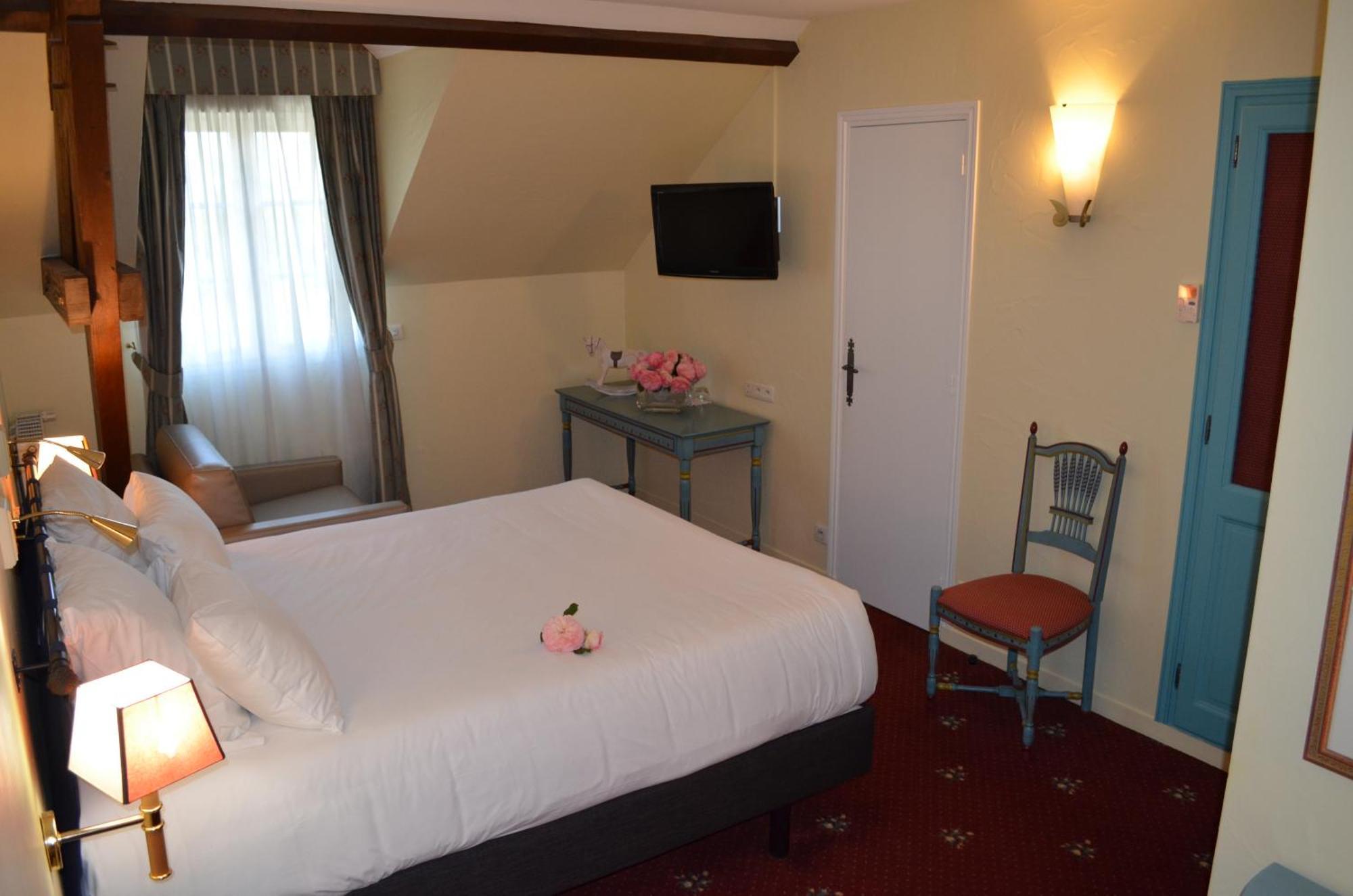Auberge du Cheval Blanc Yvoy-le-Marron Buitenkant foto