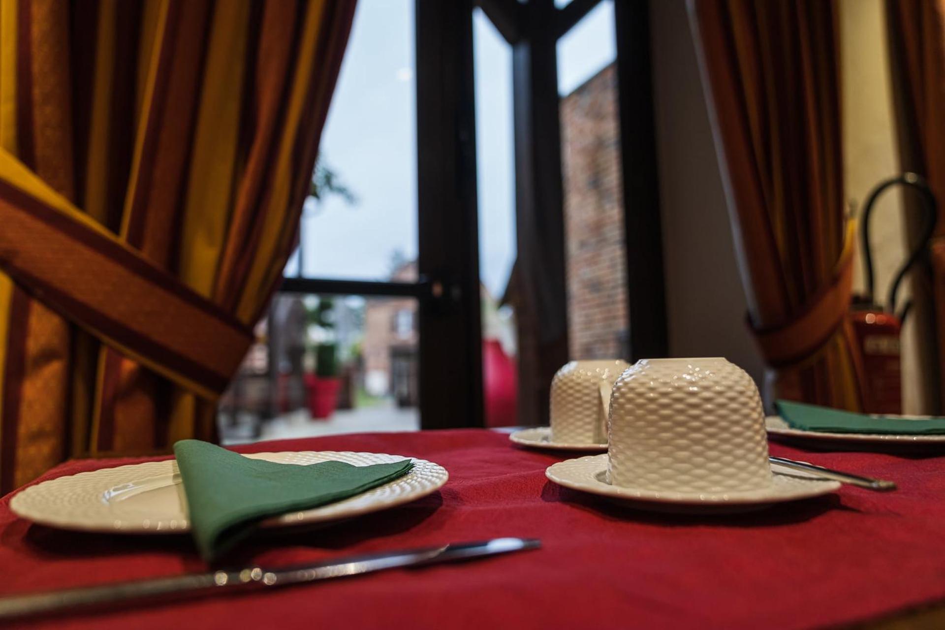 Auberge du Cheval Blanc Yvoy-le-Marron Buitenkant foto