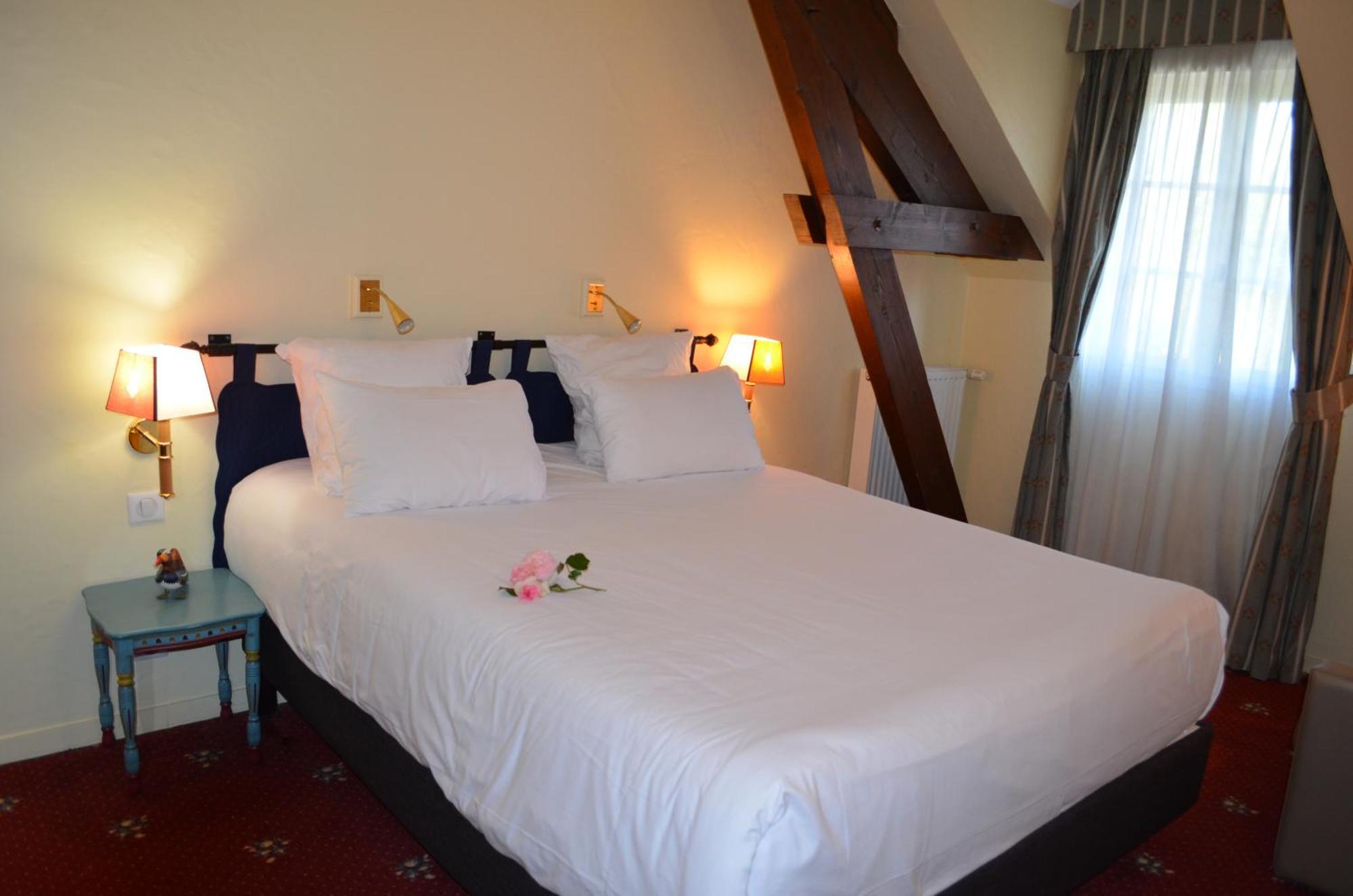 Auberge du Cheval Blanc Yvoy-le-Marron Buitenkant foto