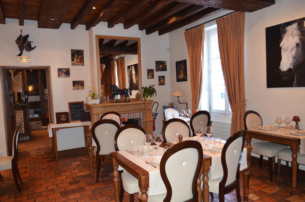 Auberge du Cheval Blanc Yvoy-le-Marron Buitenkant foto