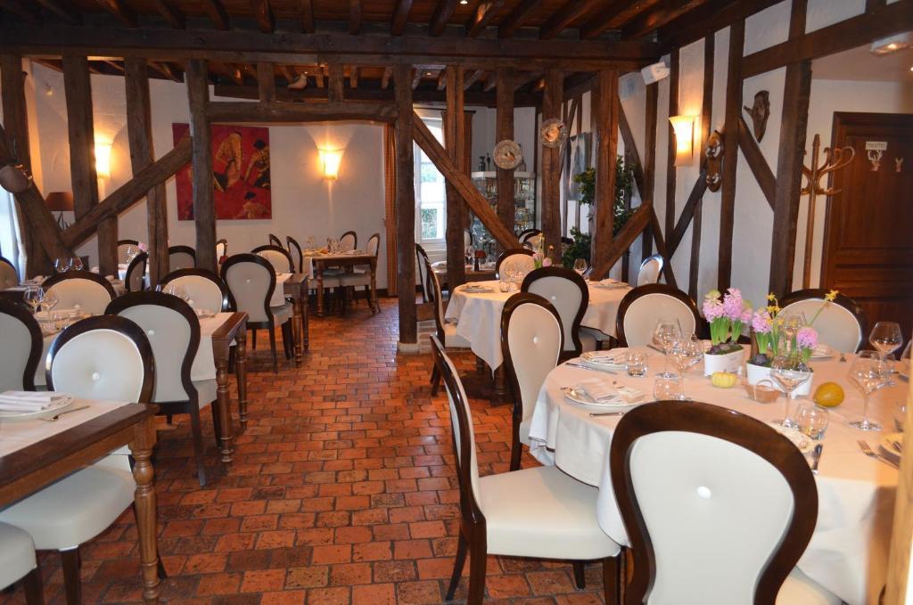 Auberge du Cheval Blanc Yvoy-le-Marron Buitenkant foto