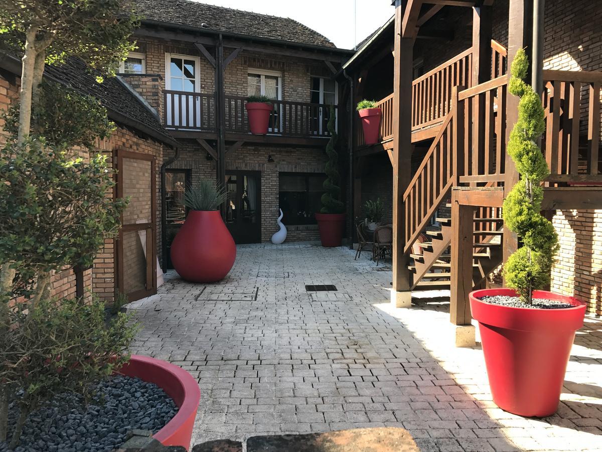 Auberge du Cheval Blanc Yvoy-le-Marron Buitenkant foto