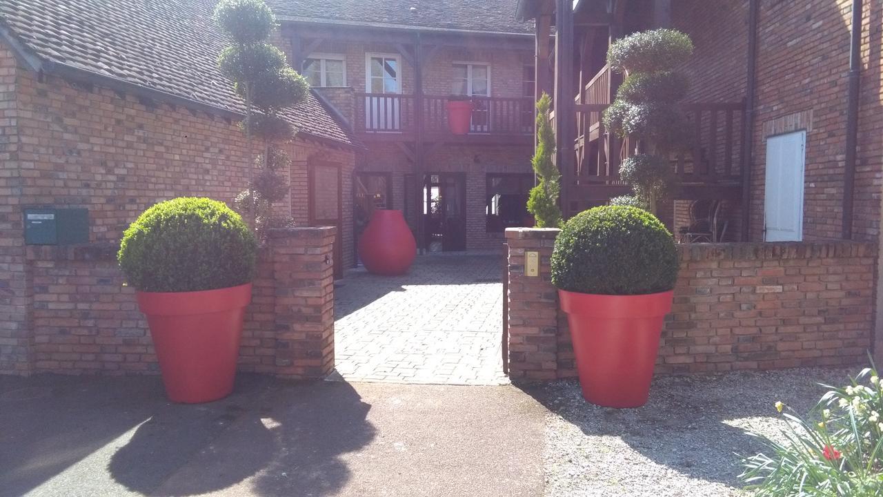 Auberge du Cheval Blanc Yvoy-le-Marron Buitenkant foto